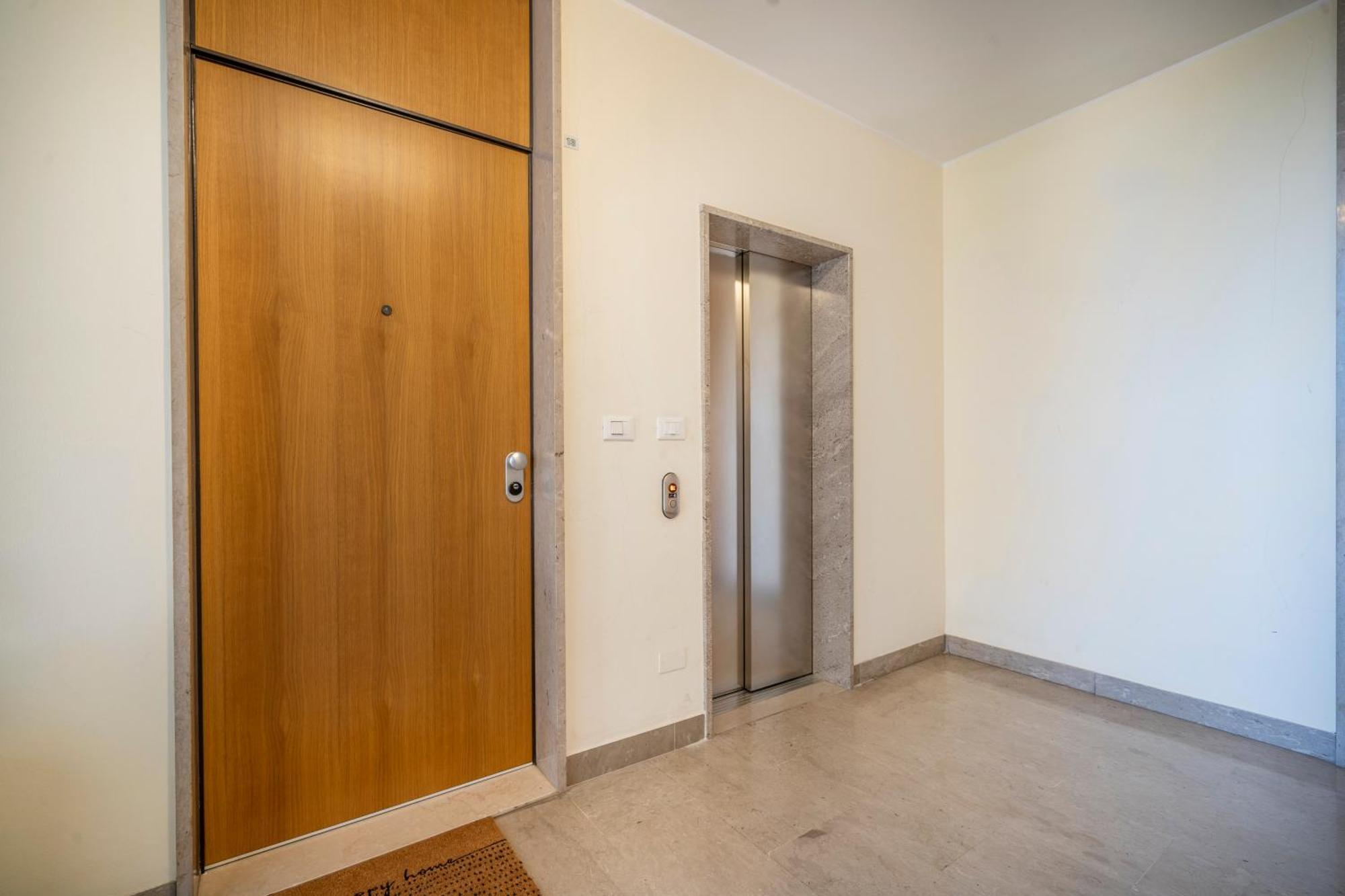 Cozy & Bright Apartment - W/ Balcony Удине Экстерьер фото