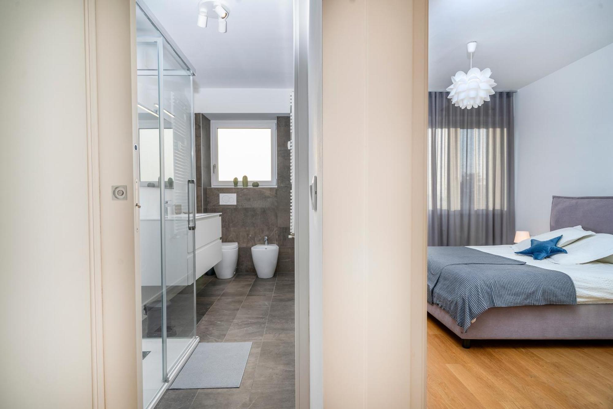 Cozy & Bright Apartment - W/ Balcony Удине Экстерьер фото